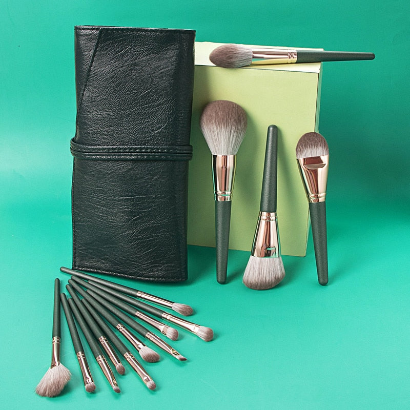 Green Love 💚 | 14 Makeup Brushes Set