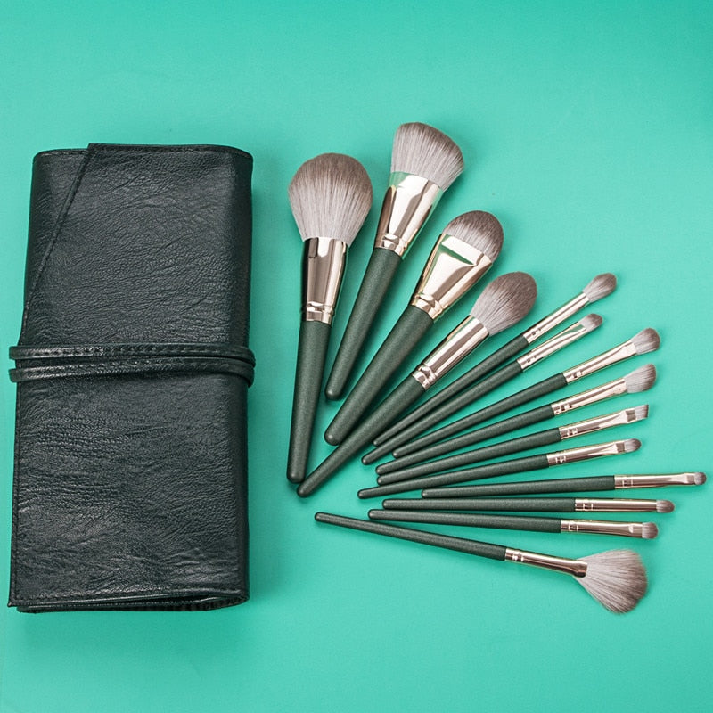 Green Love 💚 | 14 Makeup Brushes Set